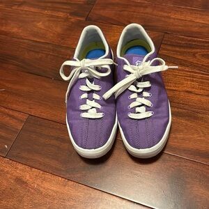 Like New. K Swiss ladies Tennis Shoe 6-1/2 Purple